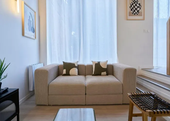 Deux Chambres&deux Salles De Bain *